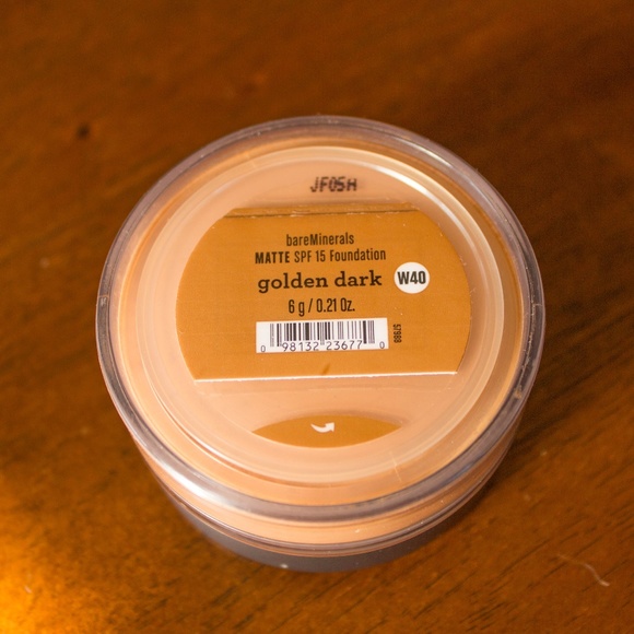 Matte Golden Dark Powder Foundation